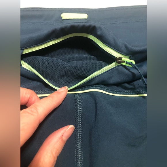 Athleta Run With It shorts with liner, dark teal, XL - Picture 9 of 10